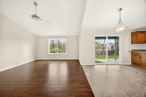 Tiny photo for 1521 SW Kokanee Lane, Grants Pass, OR 97527 (MLS # 220217136)