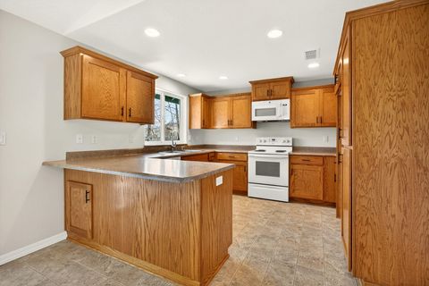 Tiny photo for 1521 SW Kokanee Lane, Grants Pass, OR 97527 (MLS # 220217136)