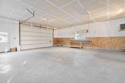 Tiny photo for 15711 Deedon Road, La Pine, OR 97739 (MLS # 220211941)