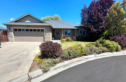 Photo of 3272 Nellie Ettinger Lane, Medford, OR 97504 (MLS # 220223306)