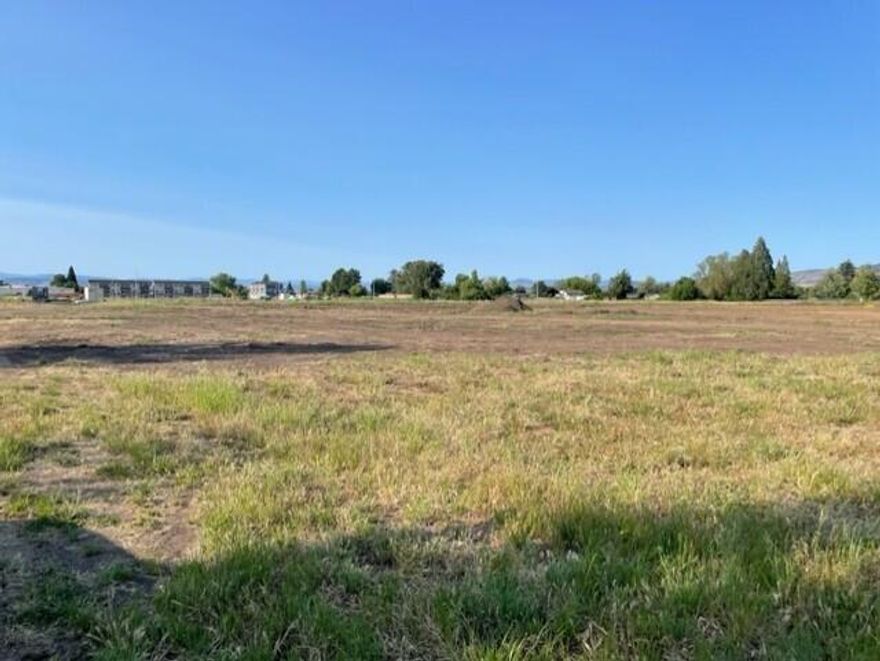 Multifamily MFR 30 vacant lot available in the new ADDYSEN PARK SUBDIVISION located just off Oak Grove near Madrona Lane.  This in the first Phase of a 325 lot subdivision with an 8 acre park. Water, sewer, storm drain and power are in the street adjacent to the lot.