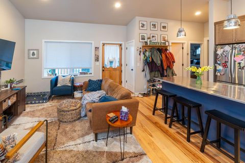 Tiny photo for 566 NE Lafayette Avenue # 1, Bend, OR 97701 (MLS # 220217424)