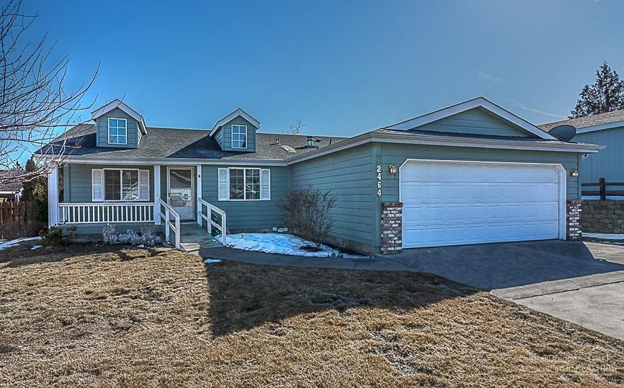 Comfortable cottage style 1792 SqFt home w/attached 2-car garage in gated community. Kitchen open to family rm, has gas fireplace, vaulted ceiling fan & many windows. Separate formal dining area & living rm w/vaulted ceilings & built-in niches.Master is large w/garden tub & separate shower.Fenced yard, sprinklers, 220 in garage,storage above garage, forced air gas furnace. With full price offer Seller will credit $10,000 at close of escrow for home improvements (paint/carpet).