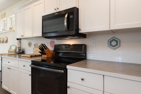 Tiny photo for 2955 NE Quiet Canyon Drive, Bend, OR 97701 (MLS # 220219243)