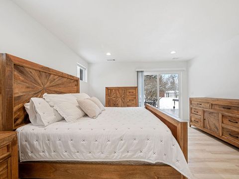 Tiny photo for 4756 Shasta Way, Klamath Falls, OR 97603 (MLS # 220215759)