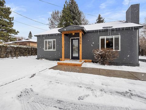 Tiny photo for 4756 Shasta Way, Klamath Falls, OR 97603 (MLS # 220215759)