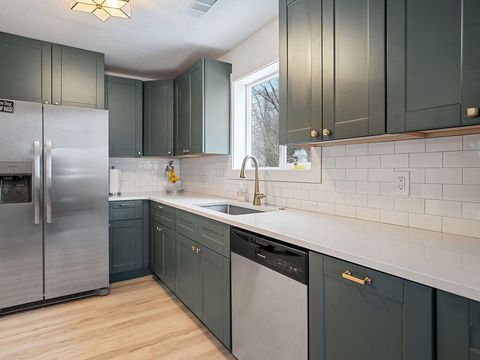 Tiny photo for 4756 Shasta Way, Klamath Falls, OR 97603 (MLS # 220215759)