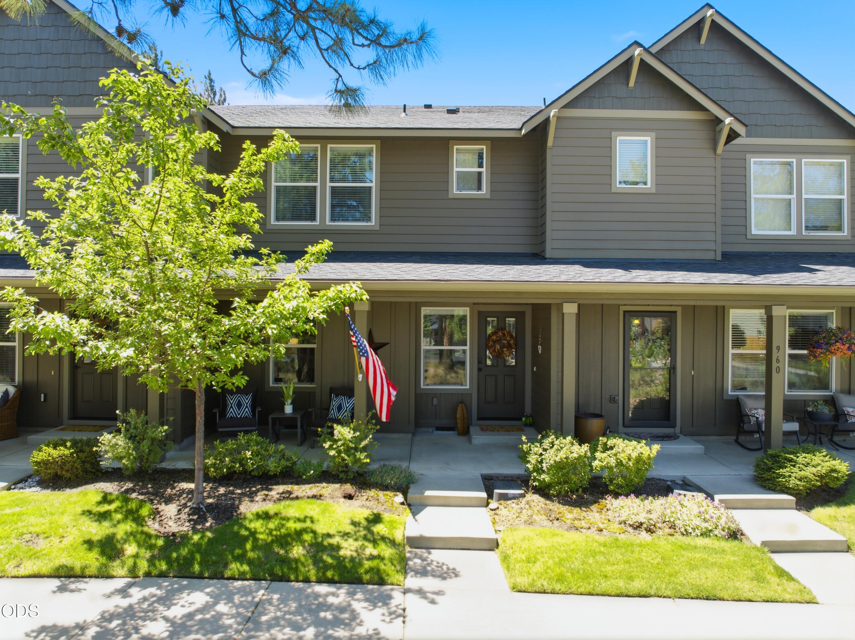 950 N Hindeman Avenue