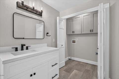 Tiny photo for 791 Oregon 238, Jacksonville, OR 97530 (MLS # 220227271)
