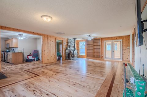 Tiny photo for 2717 Elliott Avenue, Medford, OR 97501 (MLS # 220213262)