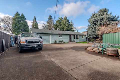 Tiny photo for 2717 Elliott Avenue, Medford, OR 97501 (MLS # 220213262)