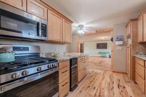 Tiny photo for 2717 Elliott Avenue, Medford, OR 97501 (MLS # 220213262)