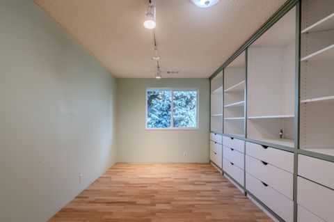 Tiny photo for 2717 Elliott Avenue, Medford, OR 97501 (MLS # 220213262)