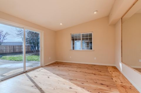 Tiny photo for 2717 Elliott Avenue, Medford, OR 97501 (MLS # 220213262)