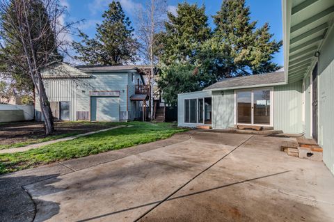 Tiny photo for 2717 Elliott Avenue, Medford, OR 97501 (MLS # 220213262)
