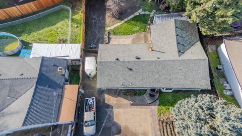 Tiny photo for 2717 Elliott Avenue, Medford, OR 97501 (MLS # 220213262)