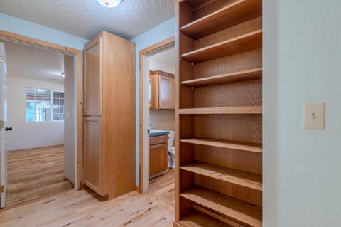 Tiny photo for 2717 Elliott Avenue, Medford, OR 97501 (MLS # 220213262)