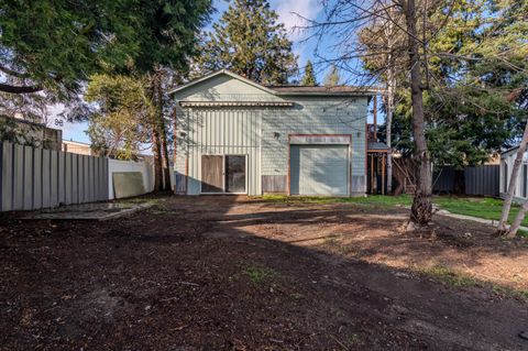 Tiny photo for 2717 Elliott Avenue, Medford, OR 97501 (MLS # 220213262)