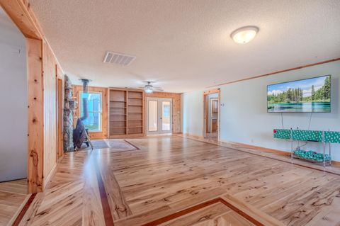 Tiny photo for 2717 Elliott Avenue, Medford, OR 97501 (MLS # 220213262)