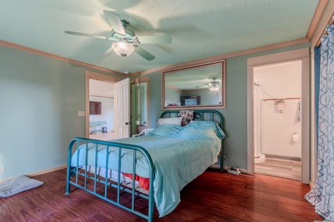 Tiny photo for 2717 Elliott Avenue, Medford, OR 97501 (MLS # 220213262)