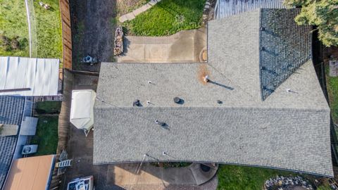 Tiny photo for 2717 Elliott Avenue, Medford, OR 97501 (MLS # 220213262)