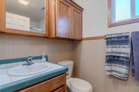 Tiny photo for 2717 Elliott Avenue, Medford, OR 97501 (MLS # 220213262)
