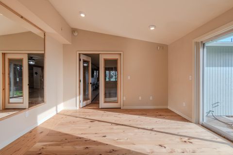 Tiny photo for 2717 Elliott Avenue, Medford, OR 97501 (MLS # 220213262)