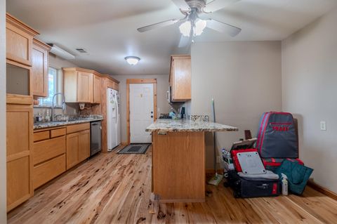 Tiny photo for 2717 Elliott Avenue, Medford, OR 97501 (MLS # 220213262)