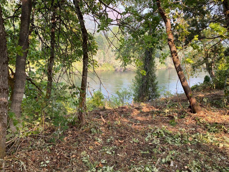 One of the few remaining lots with river frontage on the Rogue River. Buyer is encouraged to do own Due Diligence.