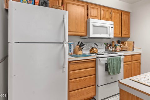 Tiny photo for 922 NW Ogden Avenue, Bend, OR 97703 (MLS # 220223258)
