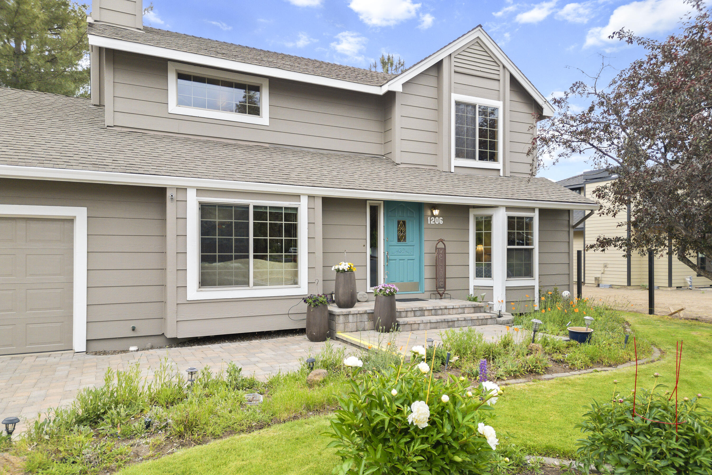 1206 NE Paula Drive