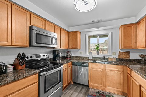 Tiny photo for 3712 Colver Road, Phoenix, OR 97535 (MLS # 220213325)