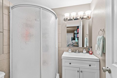 Tiny photo for 3712 Colver Road, Phoenix, OR 97535 (MLS # 220213325)