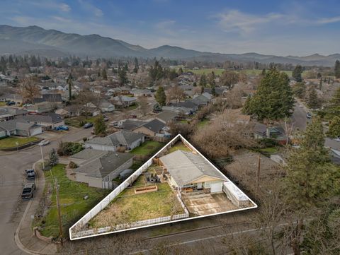 Tiny photo for 3712 Colver Road, Phoenix, OR 97535 (MLS # 220213325)