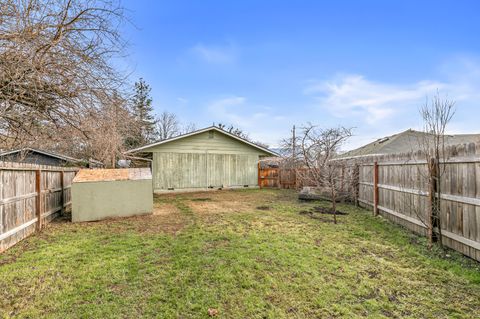 Tiny photo for 3712 Colver Road, Phoenix, OR 97535 (MLS # 220213325)