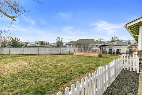 Tiny photo for 3712 Colver Road, Phoenix, OR 97535 (MLS # 220213325)