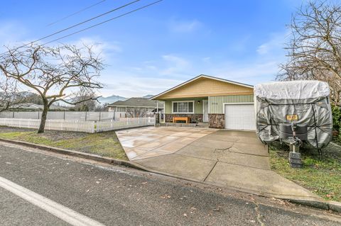 Tiny photo for 3712 Colver Road, Phoenix, OR 97535 (MLS # 220213325)