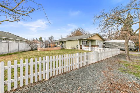 Tiny photo for 3712 Colver Road, Phoenix, OR 97535 (MLS # 220213325)