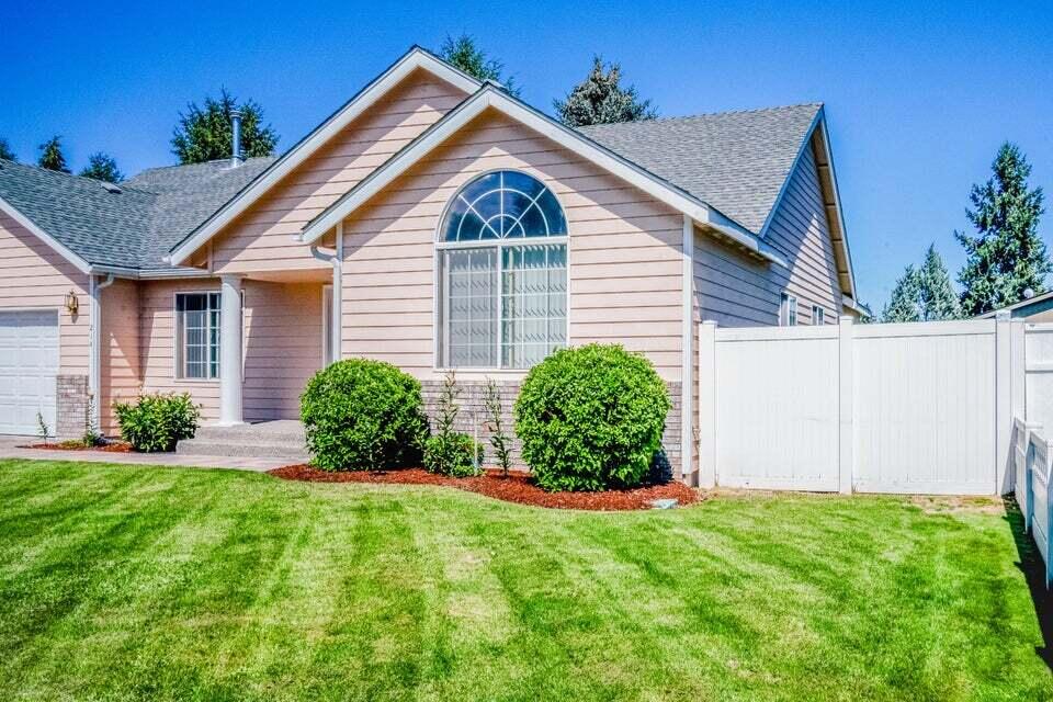 214 SW Meadow Lakes Drive