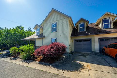 Tiny photo for 923 Bellview Avenue #1, Ashland, OR 97520 (MLS # 220219469)