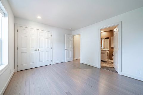 Tiny photo for 923 Bellview Avenue #1, Ashland, OR 97520 (MLS # 220219469)