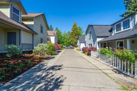 Tiny photo for 923 Bellview Avenue #1, Ashland, OR 97520 (MLS # 220219469)