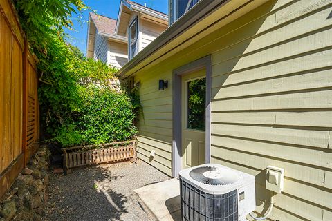 Tiny photo for 923 Bellview Avenue #1, Ashland, OR 97520 (MLS # 220219469)