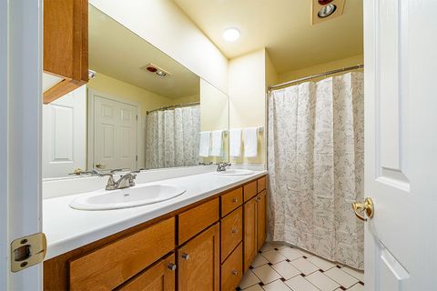 Tiny photo for 923 Bellview Avenue #1, Ashland, OR 97520 (MLS # 220219469)
