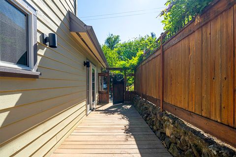 Tiny photo for 923 Bellview Avenue #1, Ashland, OR 97520 (MLS # 220219469)