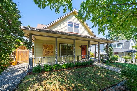 Photo of 923 Bellview Avenue #1, Ashland, OR 97520 (MLS # 220219469)
