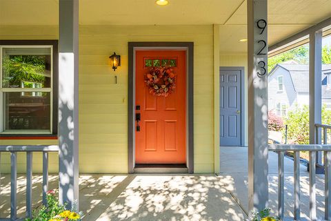 Tiny photo for 923 Bellview Avenue #1, Ashland, OR 97520 (MLS # 220219469)