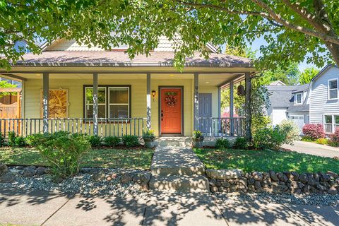 Tiny photo for 923 Bellview Avenue #1, Ashland, OR 97520 (MLS # 220219469)