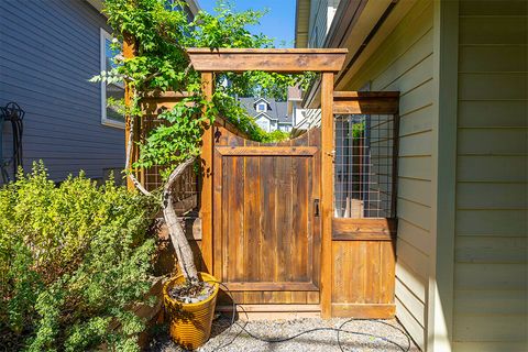 Tiny photo for 923 Bellview Avenue #1, Ashland, OR 97520 (MLS # 220219469)