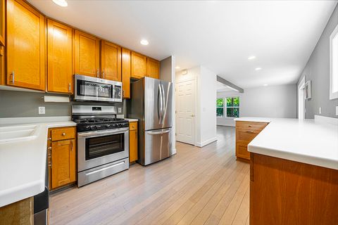 Tiny photo for 923 Bellview Avenue #1, Ashland, OR 97520 (MLS # 220219469)